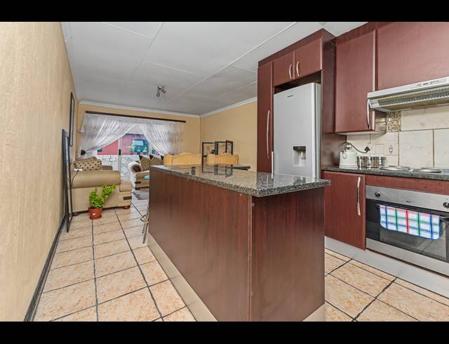 3 BEDROOM APARTMENT FOR SALE IN VORNA VALLEY